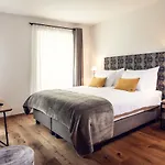 Conrad's Mountain 3*