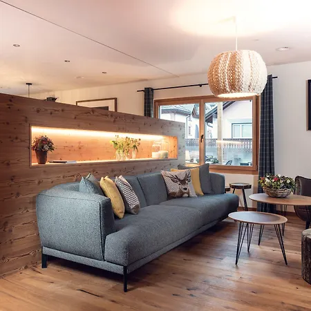 Conrad's Mountain Hotell