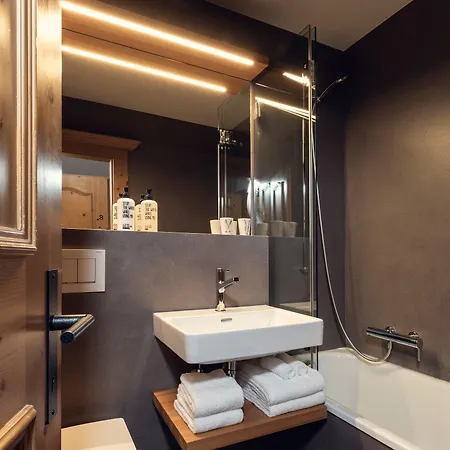 Conrad's Mountain ホテル