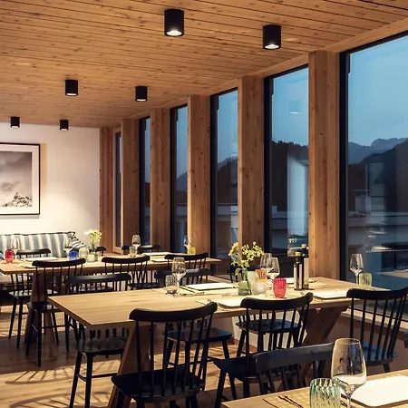 Conrad's Mountain Hotell 3*