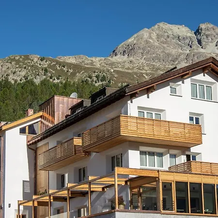 Conrad's Mountain Hotell 3*