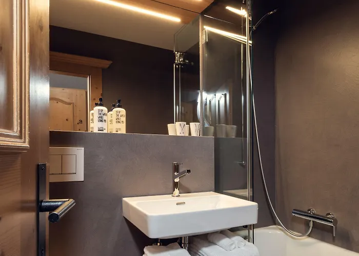 Conrad's Mountain Hotel