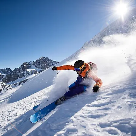 Conrad's Mountain Hotell 3*