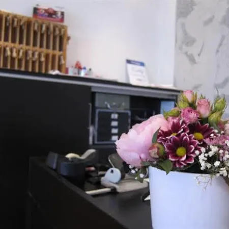 Conrad's Mountain Hotell